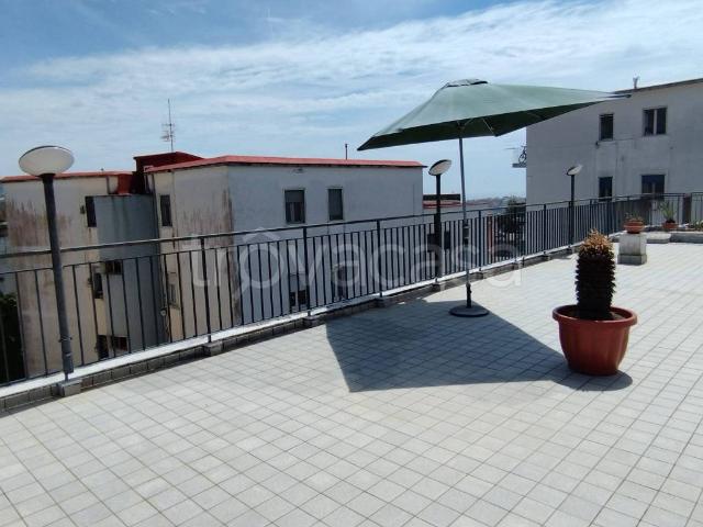 Fittasi trilocale a Pozzuoli via Celle, 10