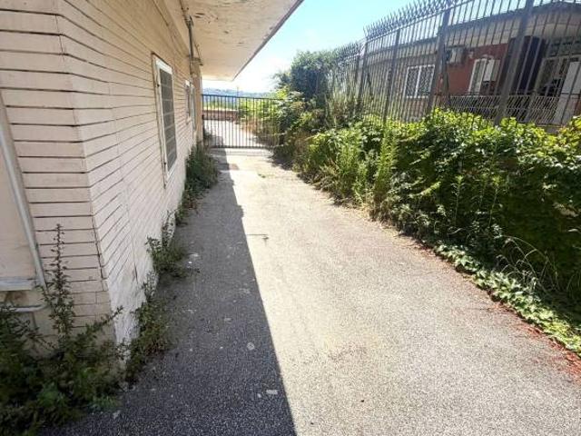 Fittasi trilocale a Pozzuoli via San Gennaro Agnano