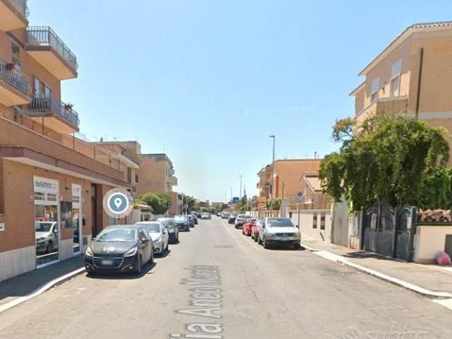 Fiumicino ampio bilocale arredato