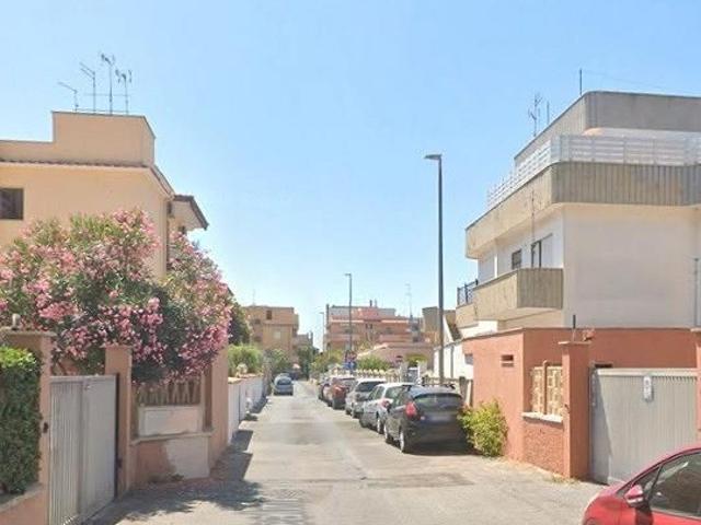 Fiumicino accogliente monolocale arredato
