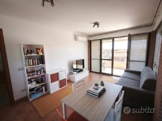 FIUMICINO BILOCALE ARREDATO Con TERRAZZO PRIVATO