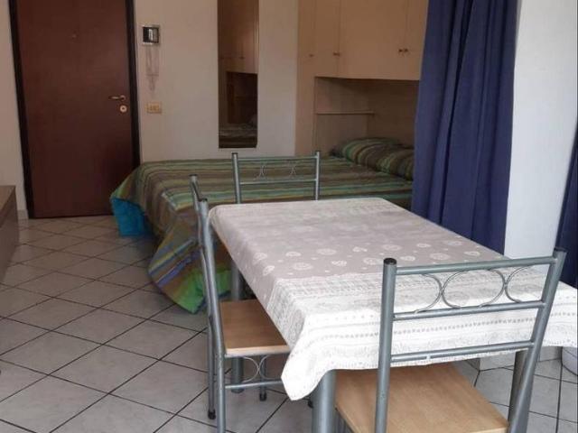 FIUMICINO GRAZIOSO MONOLOCALE ARREDATO Con BALCONE