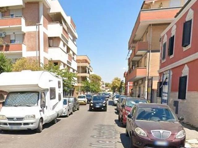 Fiumicino luminoso bilocale ammobiliato