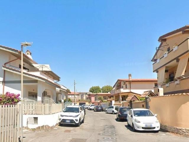 Fiumicino monolocale arredato