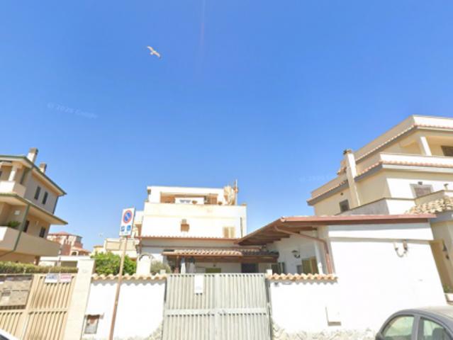 FIUMICINO MONOLOCALE ARREDATO CON BALCONE