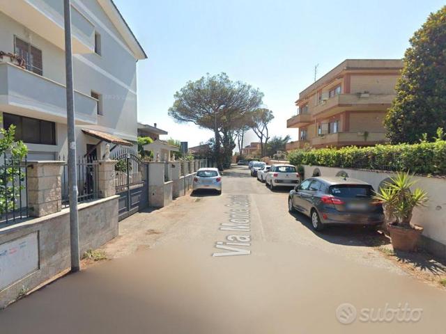 Fiumicino quadrilocale con terrazzo