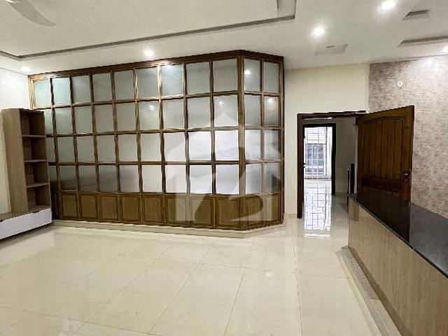 Five master bedroom & extra land and corner