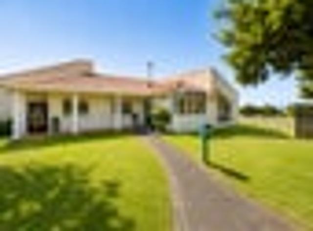 Five Bedroom Beach Area Opportunity