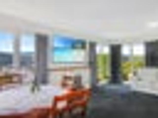 Five Beds And Valley Views!
