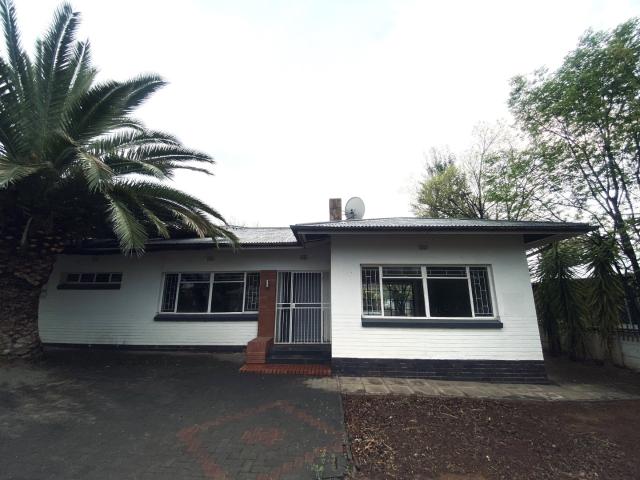 Fixer upper 4 bedroom house for sale in the prime of a desirable neighbourhood