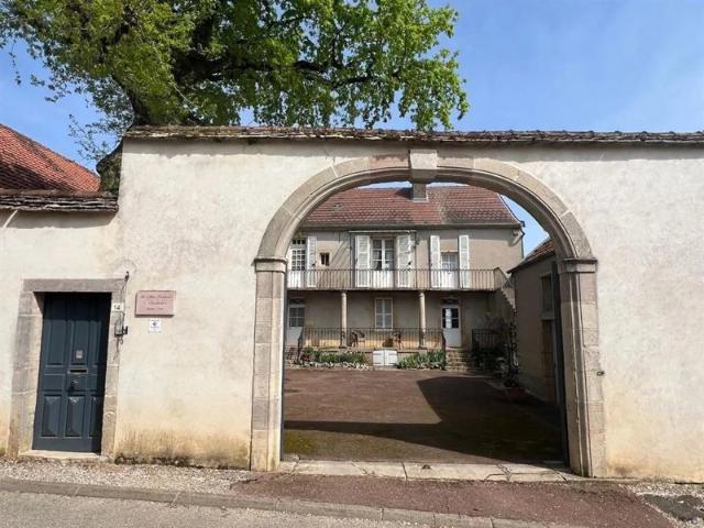 Fixin Bourg Maison 7p à rénover Dépendances Jardin Vue