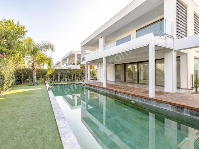 Fiyat Avantajlı Satılık! Ortakent Yalıda Müstakil Havuzlu Villa