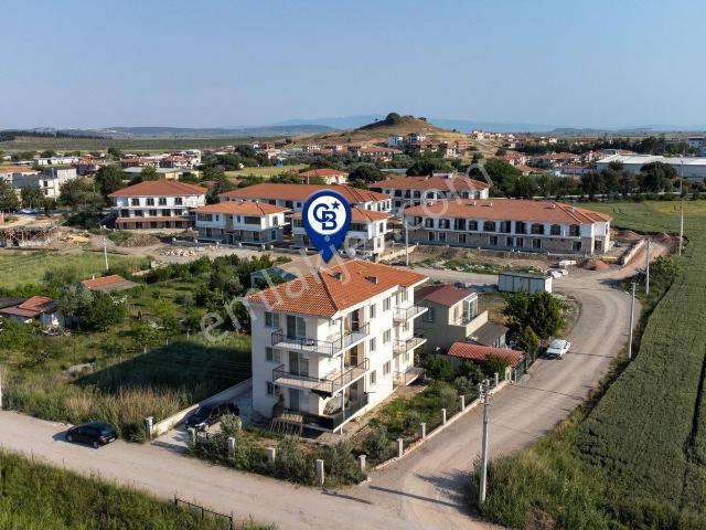 Foça Bağarası Hacıveli Mah. Satılık 3 Katlı Bina