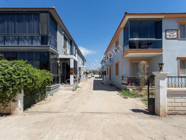 Foça Bağarası Hacıveli Mah. Satılık 2+1 Bahçe Katı Daire