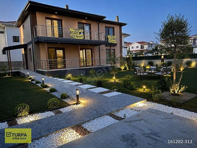 Foça Bağarası'nda 510m2 Arsada Asansörlü 4+1 Villa