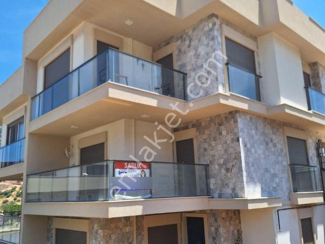 Foça Da Havuzlu Site İçinde Satılık 2+1 Bahçe Katı