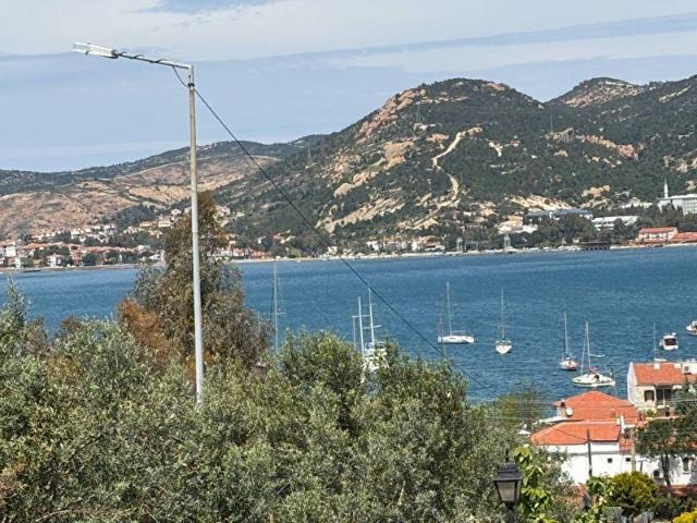 FOÇA DEMETER EMLAKTAN SATILIK DENİZ MANZARALI MÜSTAKİL BAHÇELİ VİLLA