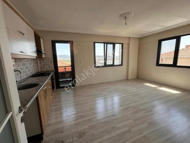 Foça Kazım Dirik Mah. Kiralık 2+1 Açık Mutfak Daire