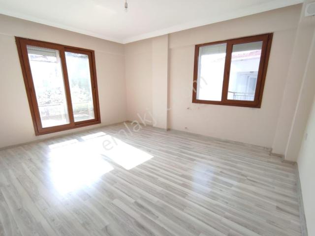 Foça Kazım Dirik Mah. Satılık 2+1 Kapalı Mutfaklı Daire