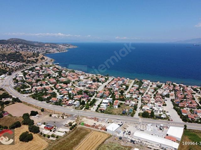 FOÇA KOZBEYLİDE 550 m2 denize 400 metre uzaklıkta köyün içinde
