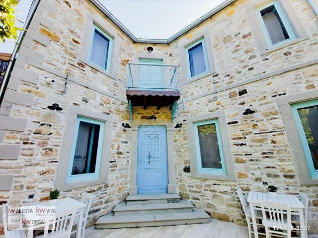 FOÇA'DA DENİZE 150 MT SATILIK TAŞ KONAK MİMARİLİ BUTİK OTEL