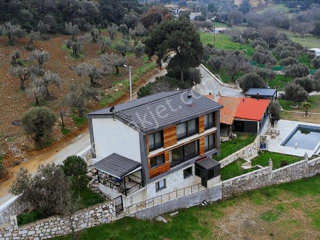 Foçada Eşi Yok Deniz Manzaralı Ve Doğalgazlı Satılık Çiftlik