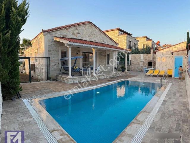 Foçaköy De Satılık Orjinal Taş Villa