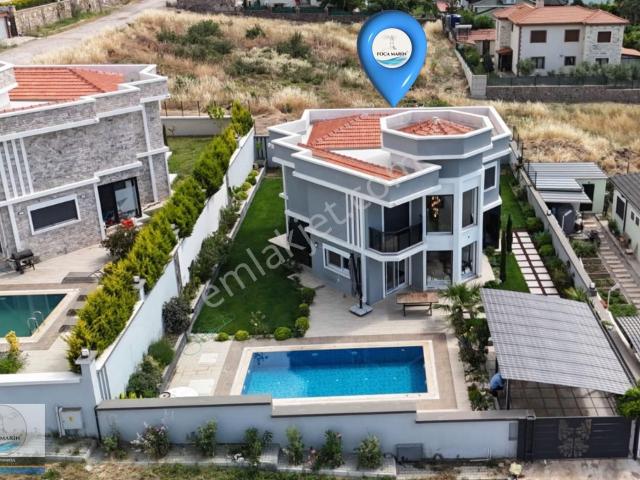 Foçaköy'de Tam Müstakil Havuzlu Geniş Bahçeli 4+1 Villa