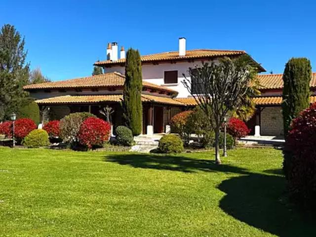 Fontcouverte 17100 Achat / Vente maison 12 pièces t12 piscine jardin