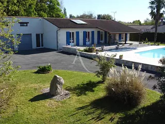 Fontcouverte 17100 Achat / Vente maison 5 pièces t5 au dernier étage piscine