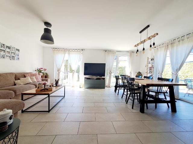 FONTAINE 234, Maison contiguë de 160 m2 avec terrasse et jardin