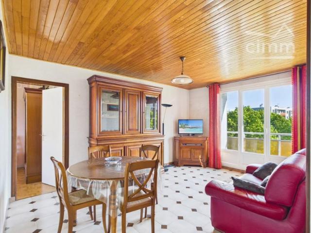 FONTAINE – T3 traversant 51,69 m² – 2 chambres – Loggia – Cave – Résidence sécurisée – 95 000 €fermée