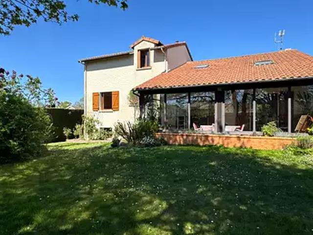 Fontaine le Comte 86240 Achat / Vente maison 9 pièces t9 terrasse parking