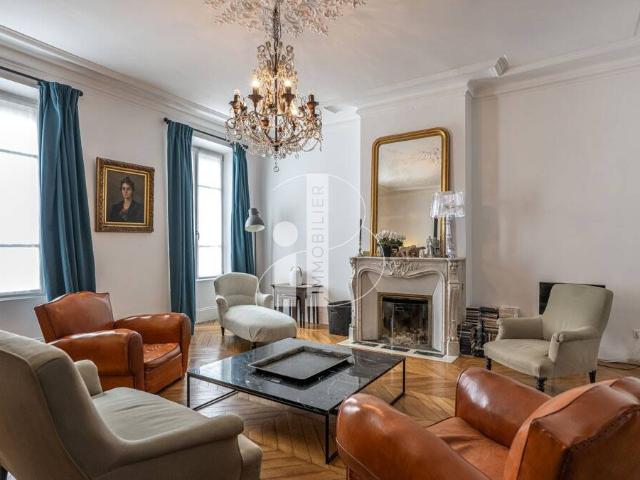 FONTAINEBEAU SECTEUR TRIBUNAL PROPRIETE BOURGEOISE DE 311 M² E
