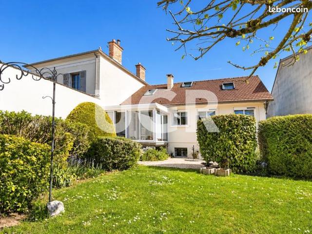 FONTAINEBLEAU Maison avec jardin