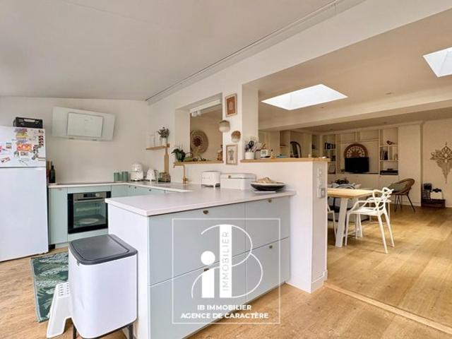 FONTAINEBLEAU Maison de ville de 120 m² au calme avec courette et garage