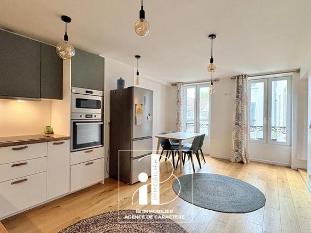 FONTAINEBLEAU COEUR DE VILLE BEL APPARTEMENT rénové de 88 M²