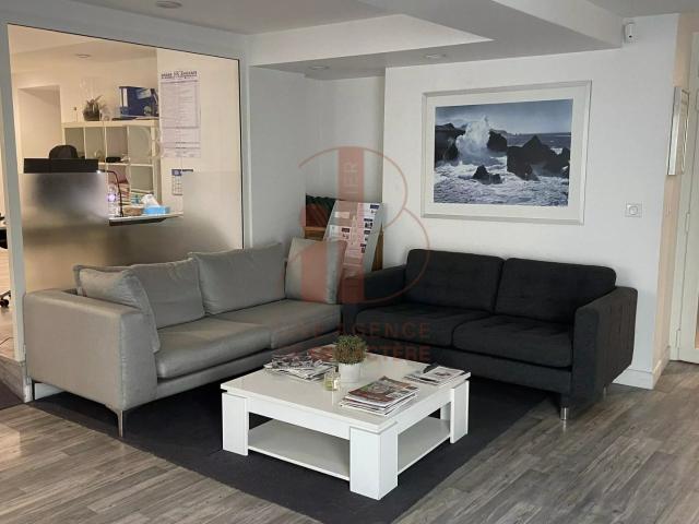 FONTAINEBLEAU EMPLACEMENT N°1 BUREAUX de 137 M² avec SOUS SOL A