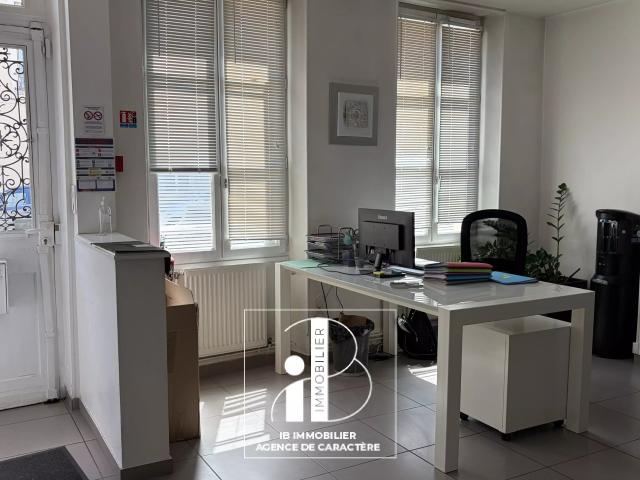 FONTAINEBLEAU IMMEUBLE DE BUREAUX A LOUER