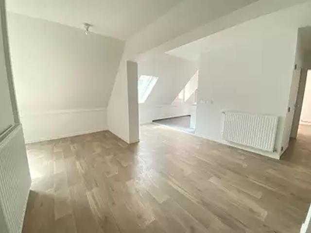 Fontainebleau 77300 Location appartement 2 pièces t2 au dernier étage cave