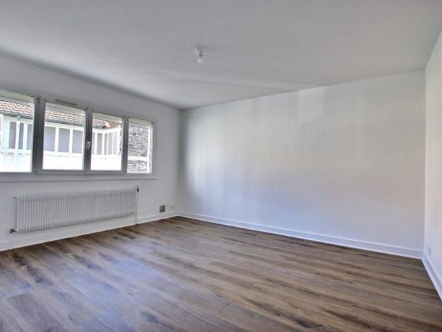 FONTGIEVE SAINT ALYRE T2 RENOVE AVEC GARAGE ET CAVES