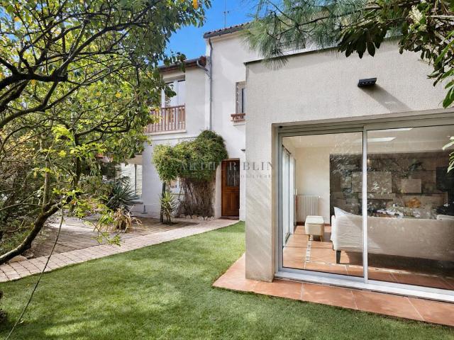 Fontenay Aux Roses. Vaste Villa Familiale Avec Beau Jardin A. 280m² Fontenay aux Roses