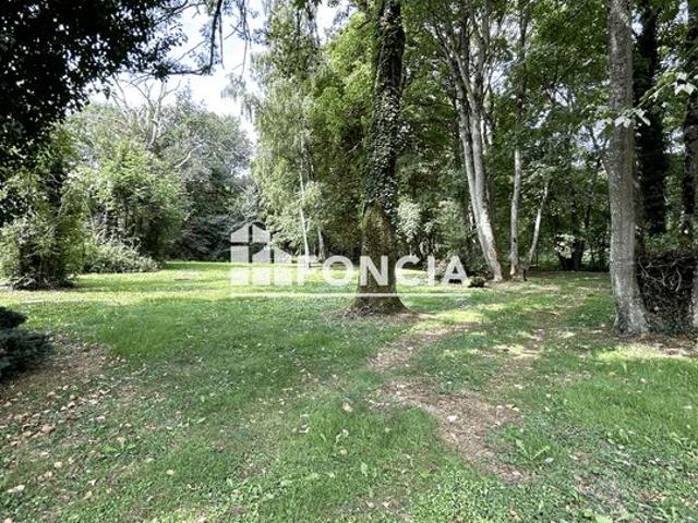 FONTENAY LE VICOMTE Maison individuelle sur 8000m2 de terrain