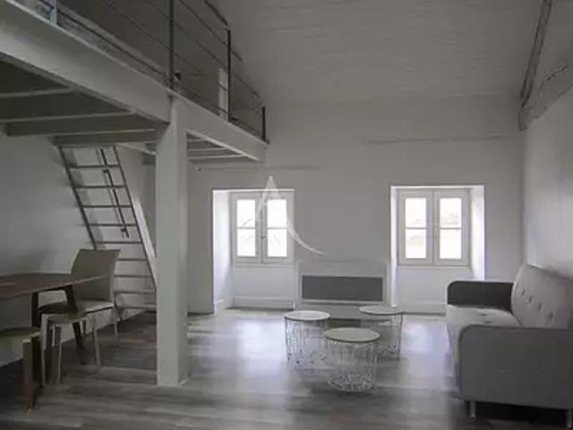 Fontenay le Comte 85200 Location appartement 1 pièce t1 au dernier étage