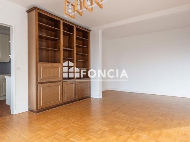 Fontenay – Spacieux 3 pièces de 71 m² avec balcon, parking et cave
