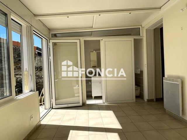 Foncia vous propose: charmante maison de ville avec extérieur au calme