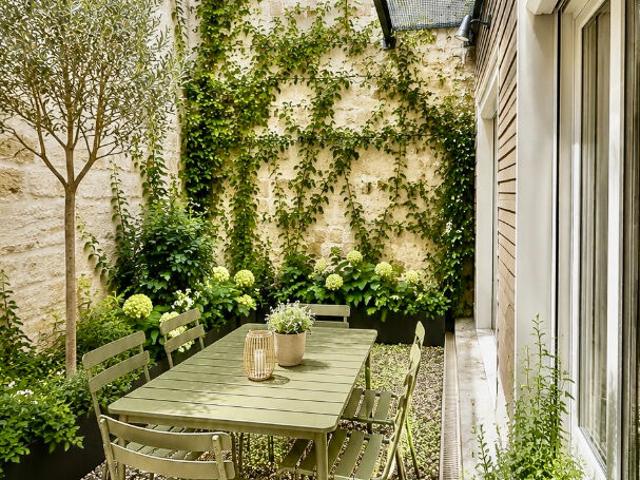 FONDAUDEGE/JARDIN PUBLIC beau duplex rénové avec patio