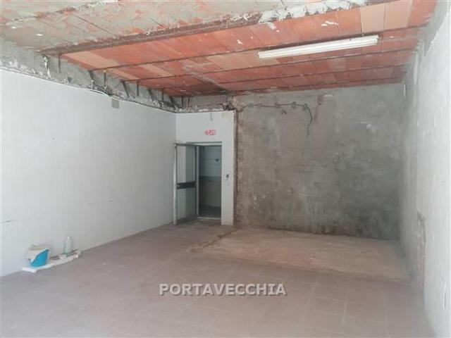 FONDO COMMERCIALE in VENDITA a GROSSETO CENTRALE