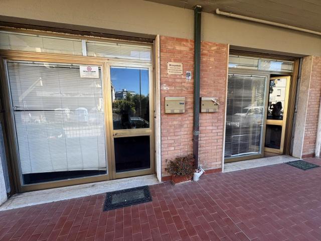 FONDO COMMERCIALE in VENDITA a FOLLONICA CAPANNINO