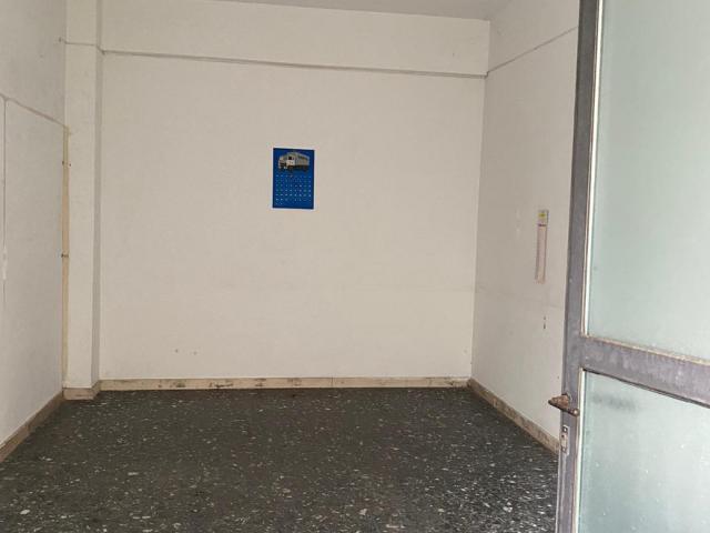FONDO COMMERCIALE in VENDITA a FIRENZE